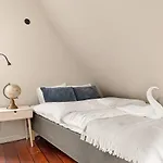 Dinbnb I The Bryggen Experience I Enjoy Life With Friends & Family * Bergen