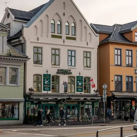 Dinbnb I The Bryggen Experience I Enjoy Life With Friends & Family 베르겐