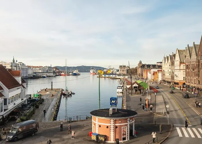 Dinbnb I The Bryggen Experience I Enjoy Life With Friends & Family ベルゲン
