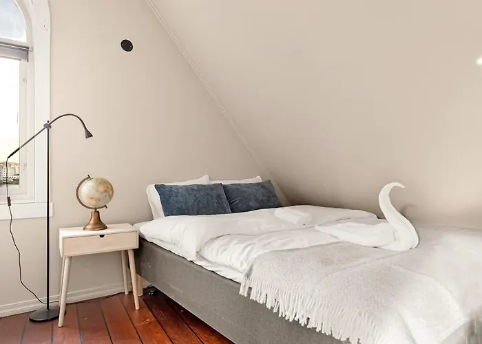 Dinbnb I The Bryggen Experience I Enjoy Life With Friends & Family * Bergen
